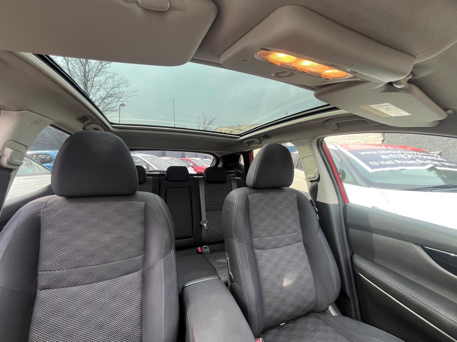 Nissan Qashqai - 1.2 DIG-T N-Connecta 2WD Euro 6 (s/s) 5dr - SUV (2013 - 2017) Image